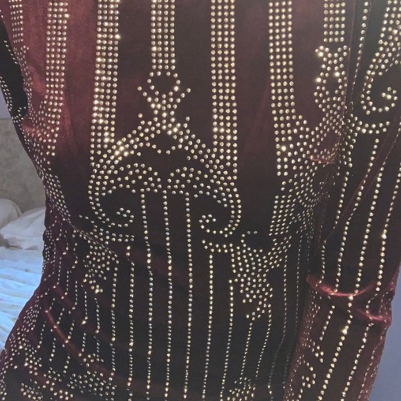 BURGUNDY DRESS W/ PRETTY GOLD DETAILS - Picture 2 of 4